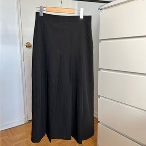 OAK + FORT BLACK PLEATED MIDI SKIRT